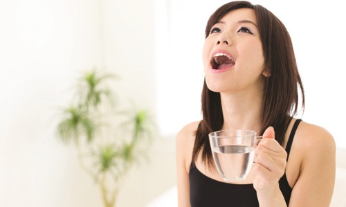 woman-gargling-with-salt-water_500x300.png