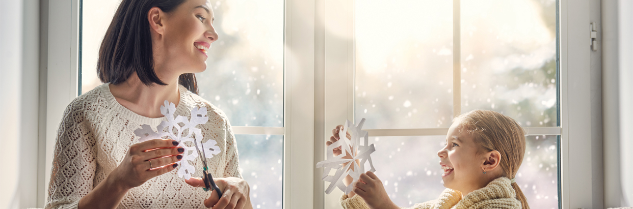 Mother-and-daughter-cutting-snowflakes-1242x411.jpg