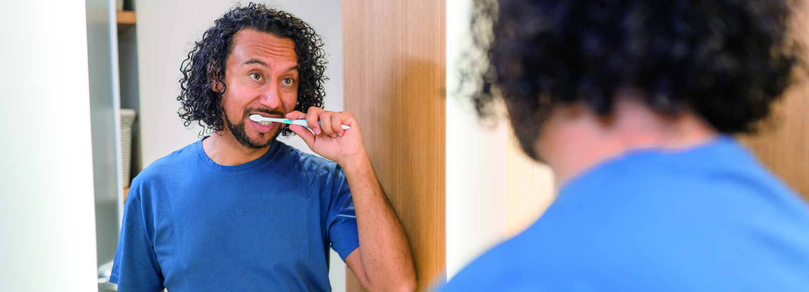 man-brushing-teeth-in-mirror-1600x578.jpg
