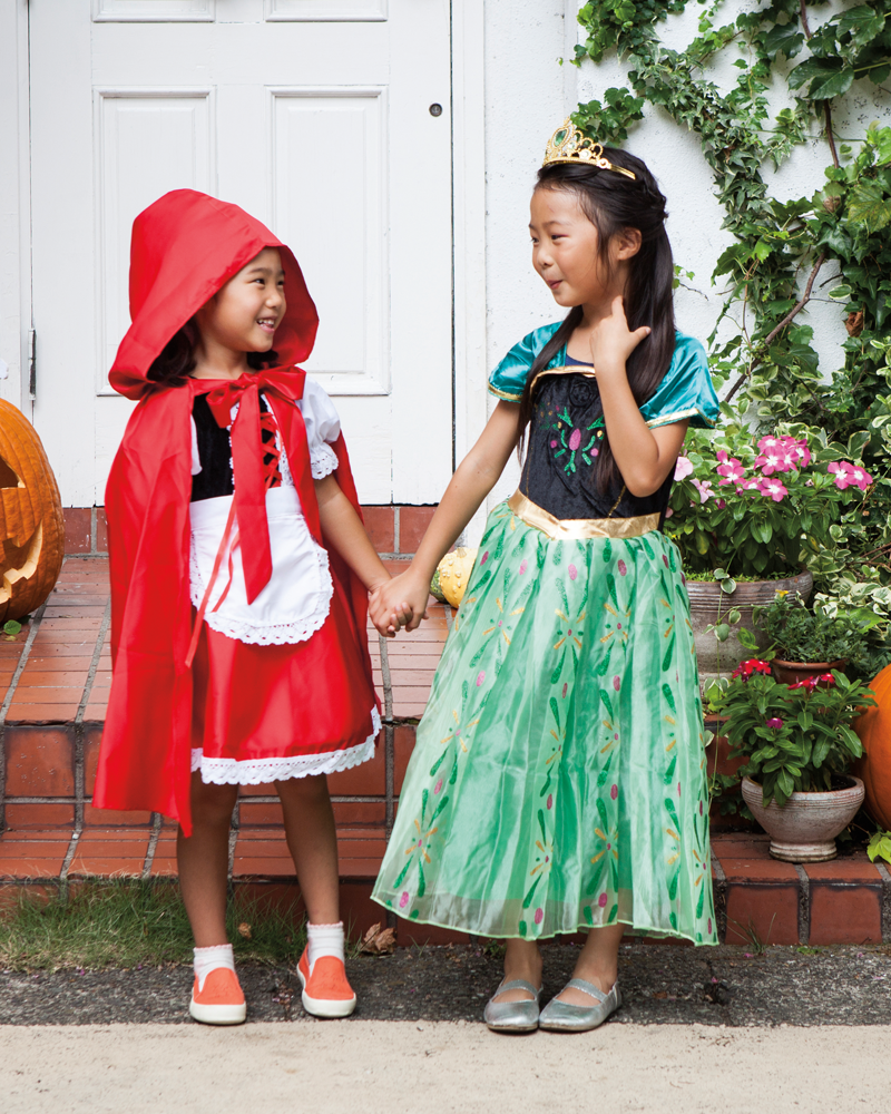 young-girls-in-halloween-costumes-800x1000.png