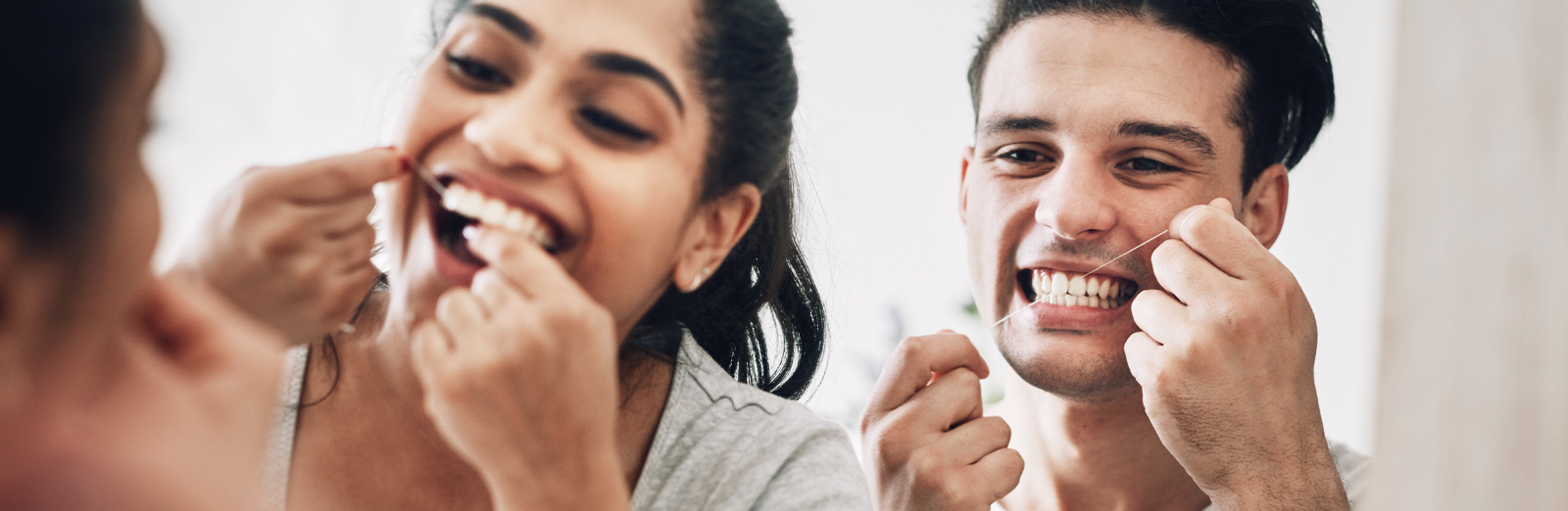 couple-flossing-in-mirror-1600x522.png