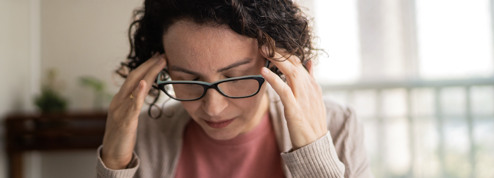 woman-with-glasses-thinking-1600x578.png